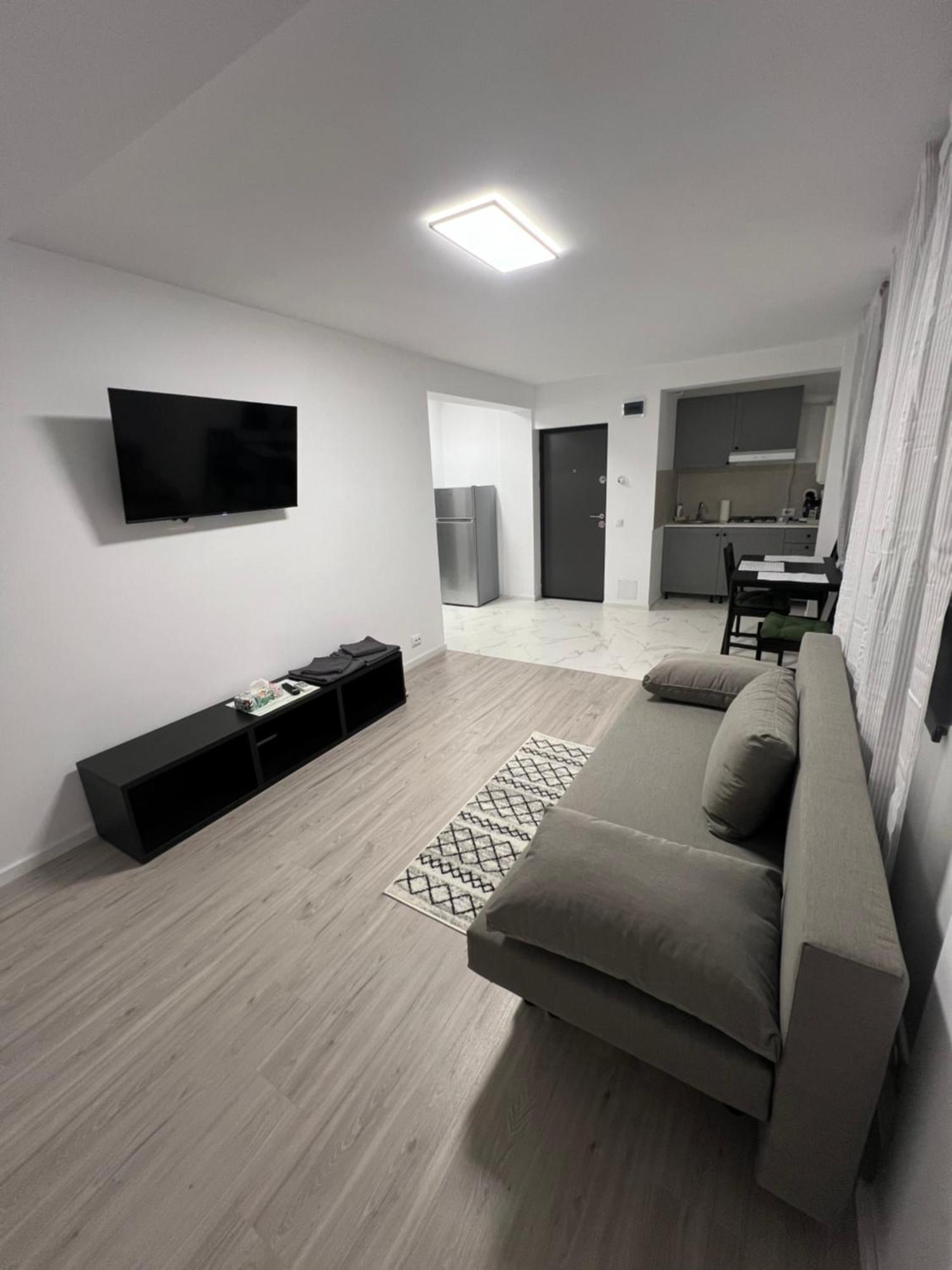 Apartament Everest 33 Ap 2 *