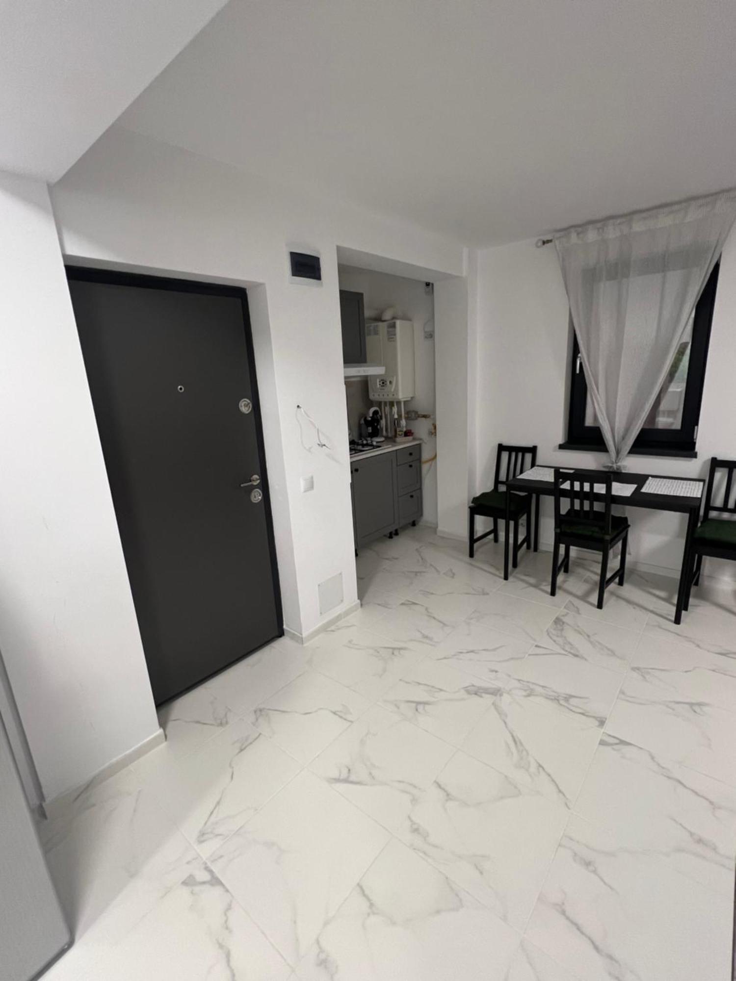 Everest 33 Ap 2 Apartament Bucureşti