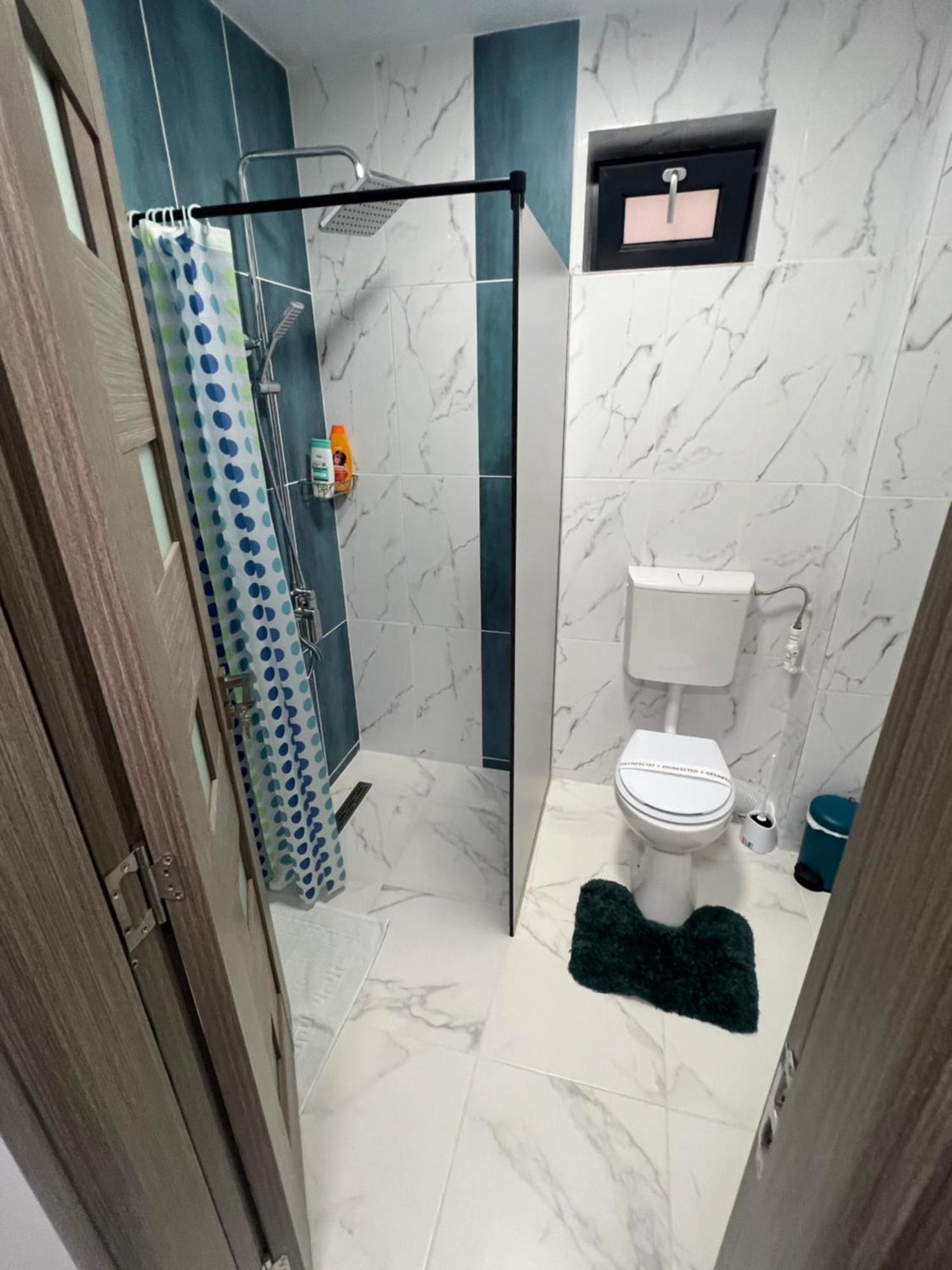 Apartament Everest 33 Ap 2 *